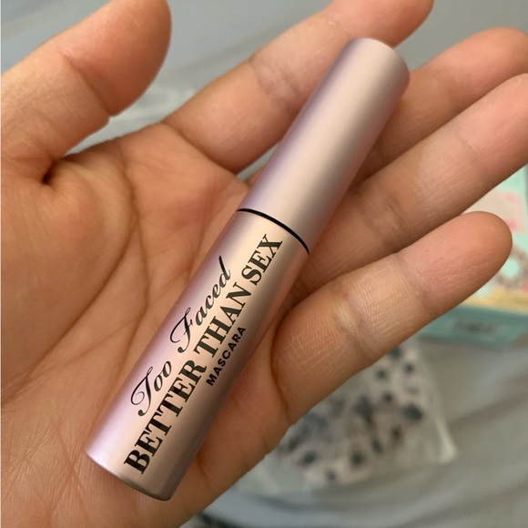 NIB Bundle 4 Too Faced Christmas Vacation Must-Haves Set Bestseller Travel Set - Picture 13 of 16